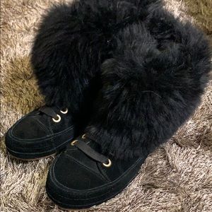 NEVER WORN ZIP UP SNEAKER UGGS